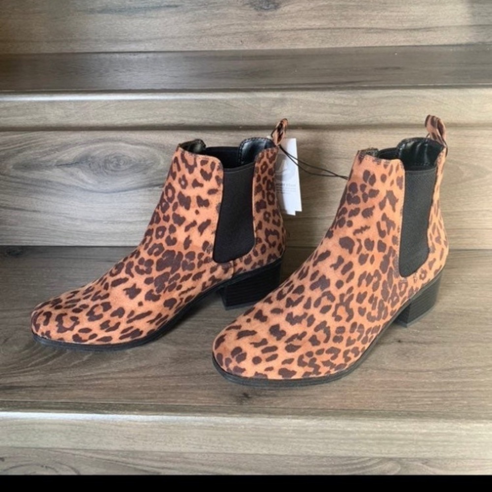 New Cheetah print women’s ankle boots 8.5